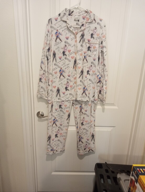The Bradford Exchange Other - Bradford Exchange "Love Me Tender" Elvis Presley Pajama Set Women's Sz S